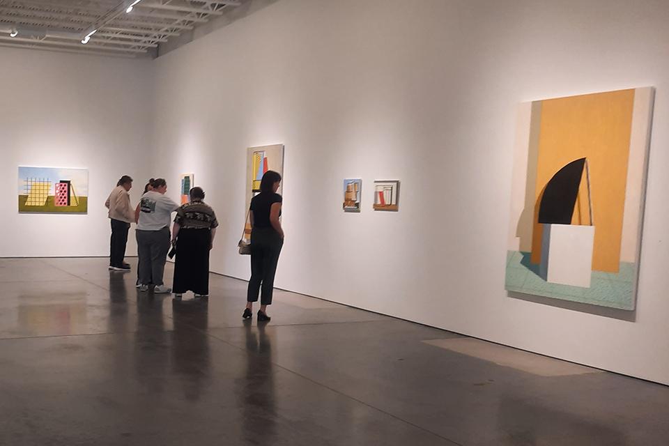 在密苏里州的两个展览中展出的教师绘画和陶瓷作品