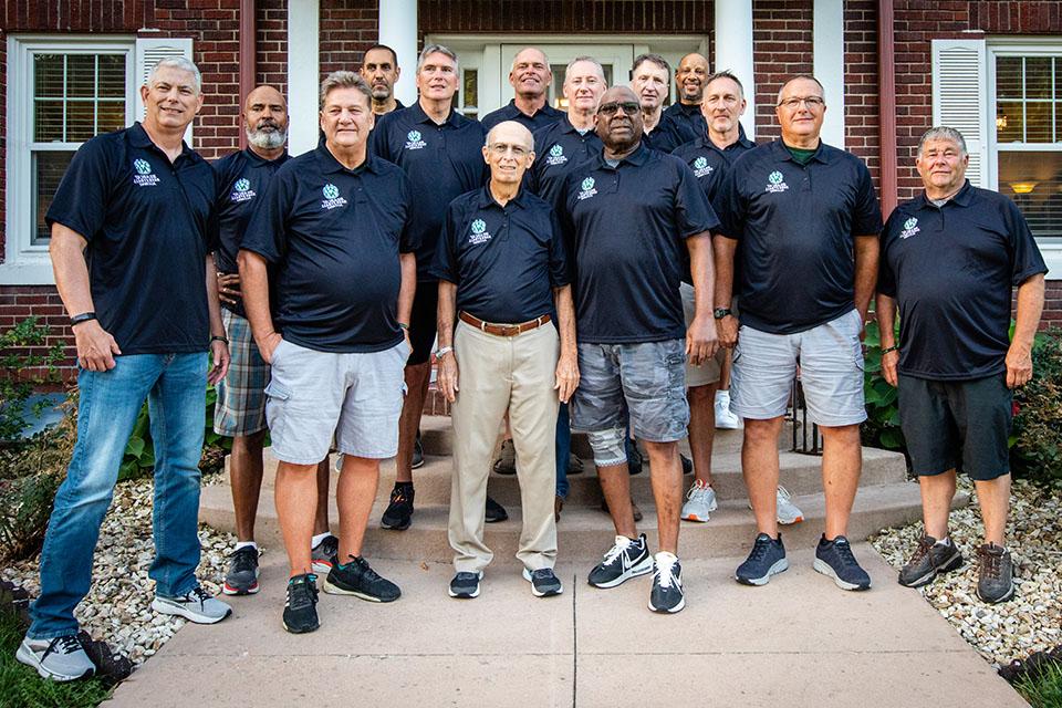 熊猫男子篮球运动员，20世纪80年代球队的教练团聚